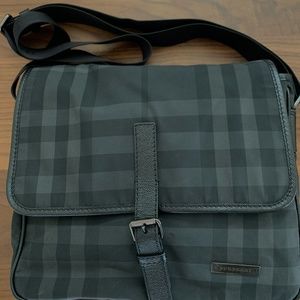 Burberry Messenger bag -Almost new-